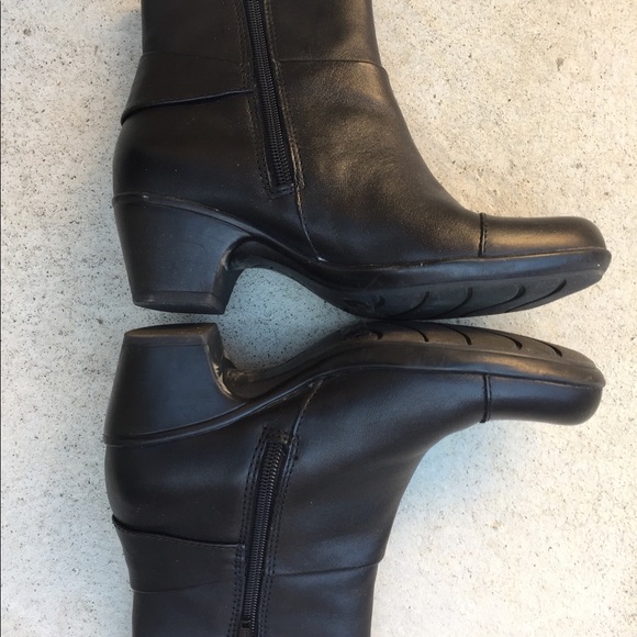 Clark’s Black Bendable Booties 2” heel like New - Picture 3 of 7
